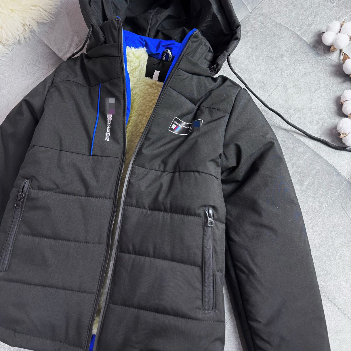 Куртка чорна з синьою вставкою, зима